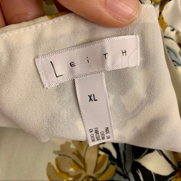 CLOSING SALE!
๐HP!!๐ NWOT Leith | Floral Tank Top XL - Picture 4 of 5